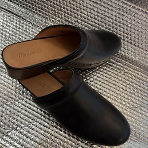 Madewell Black Leather Mules with Minimalist Design